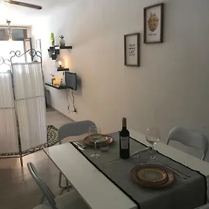 https://las-olas-el-medano-tenerife.in-canary-islands.com